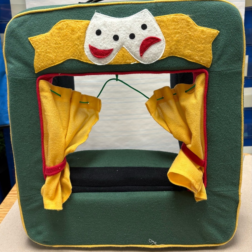 VTG Puppet Show Theatre, 25 finger puppets Puppetry Stage Storytelling Thespian